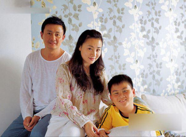 演员邢岷山:和老师女儿结婚,英雄救美被毁容,老婆女儿是心肝