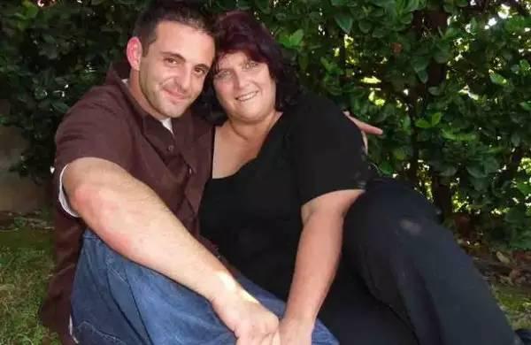 爱上双胞胎妹妹，他自杀了。这一种性吸引，让人疯狂