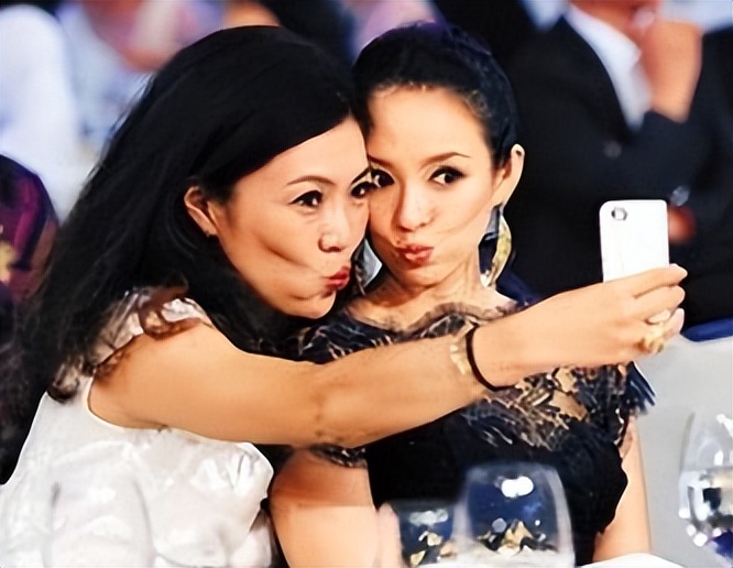 资本弃子唐嫣：获罗晋宠爱用四万手机壳，穿假货得罪苏芒遭封杀