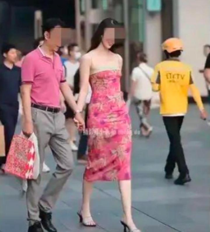 牵手门涉事女子曾发账单,曝牵手门女子曾做微商