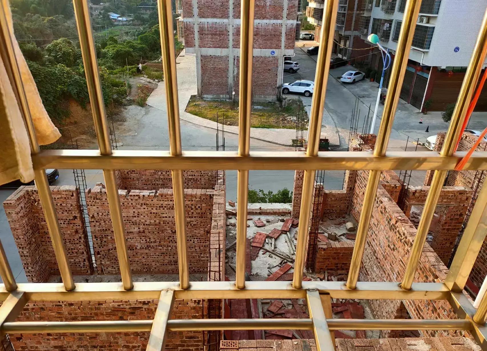 娄底超高违章建筑拆除,存在严重安全隐患的建筑