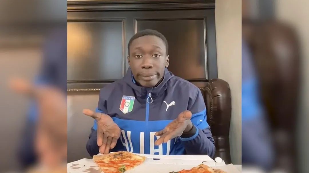 凭借一个「摊手」动作成为顶流的网红，居然是个体育届的KOL？