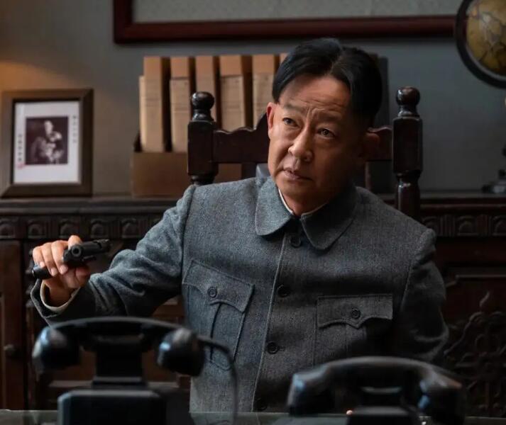 老戏骨们刚出道时多好看?唐国强英气逼人洪剑涛不演贾宝玉可惜了