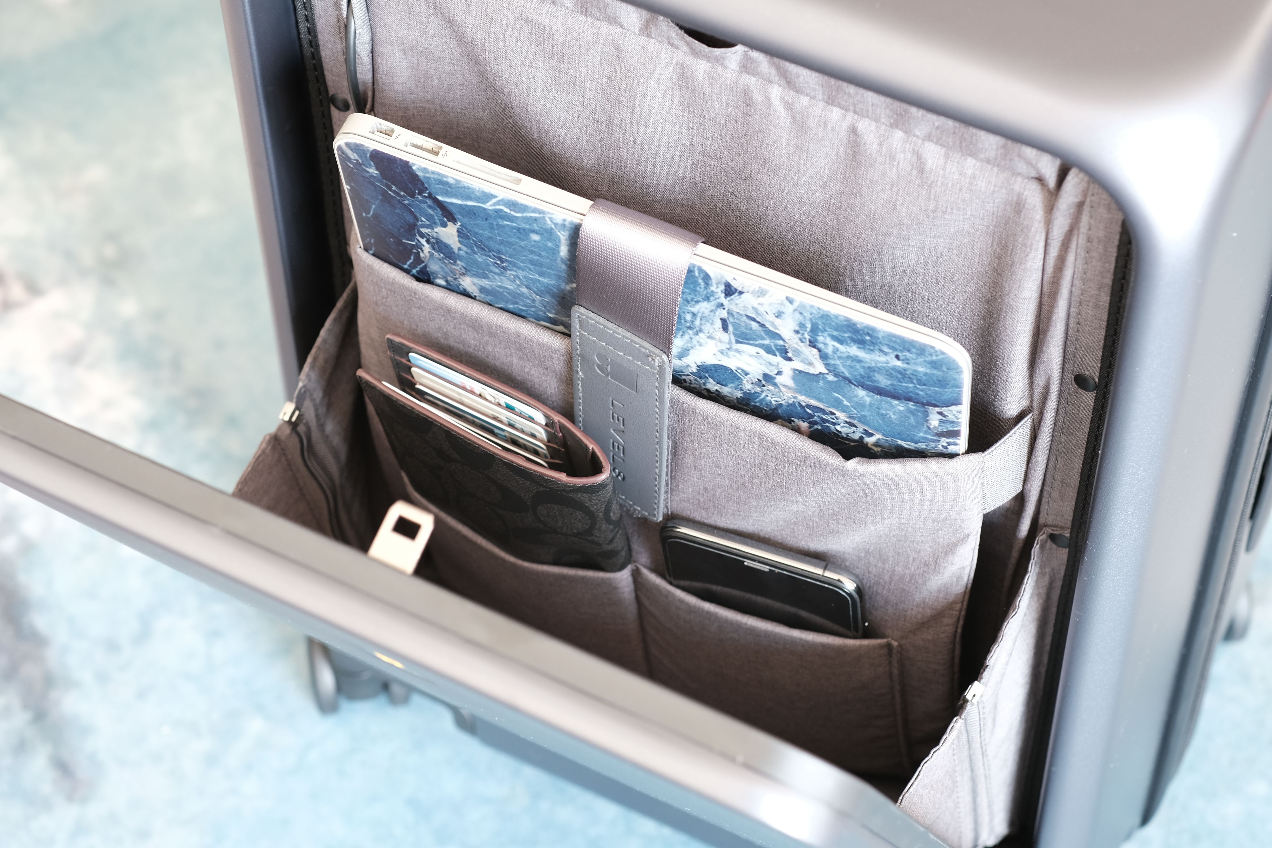 陪你走过人生四季，地平线8号ONETOUCH前开门行李箱测评