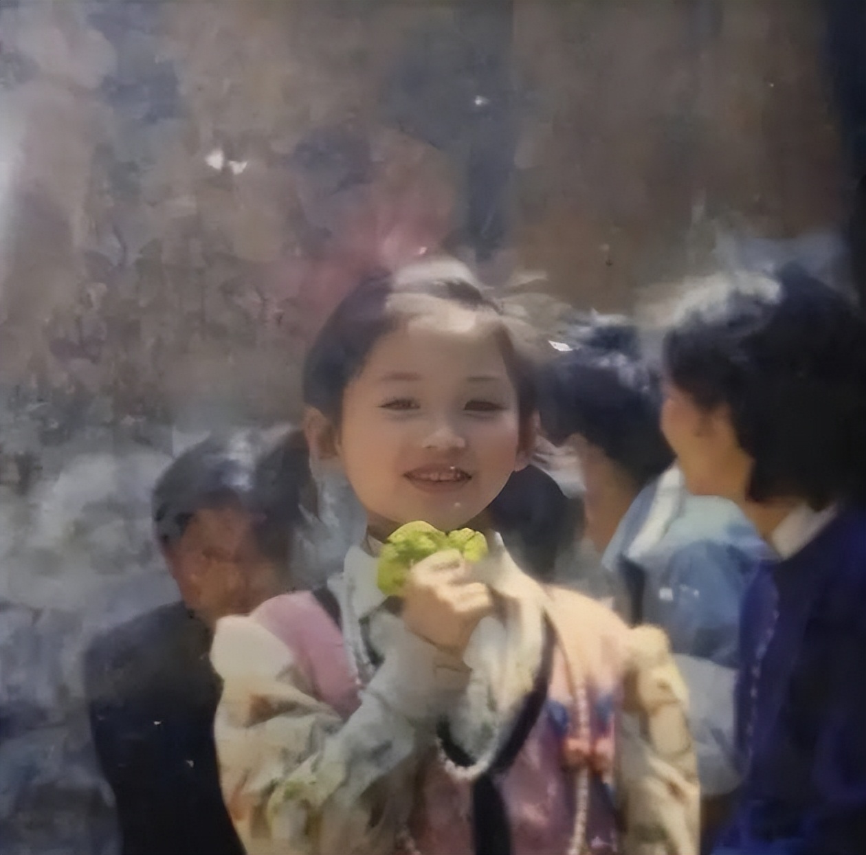 金莎：从“萌甜小妹”成“绯闻女王”，她是怎么一步步走到今天的