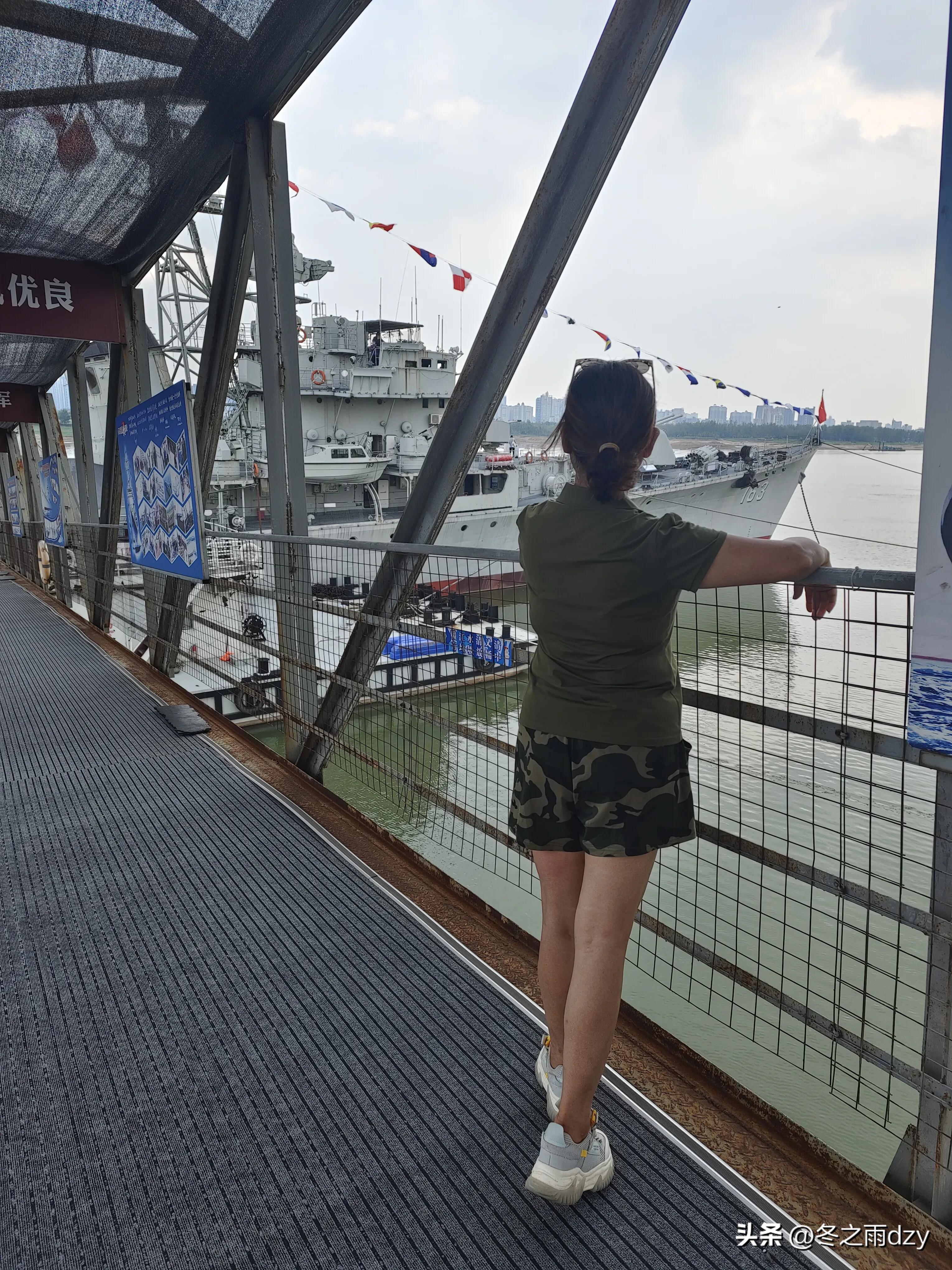 南昌舰主题园凤凰洲湿地公园,凤凰洲建军广场