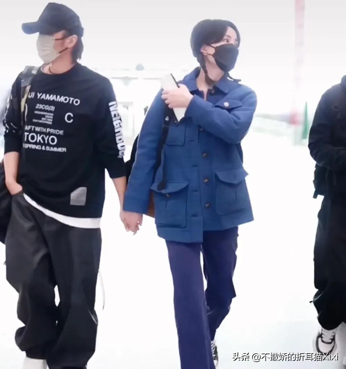 谢霆锋王菲时隔21年再现世纪牵手,王菲谢霆锋机场牵手完整版