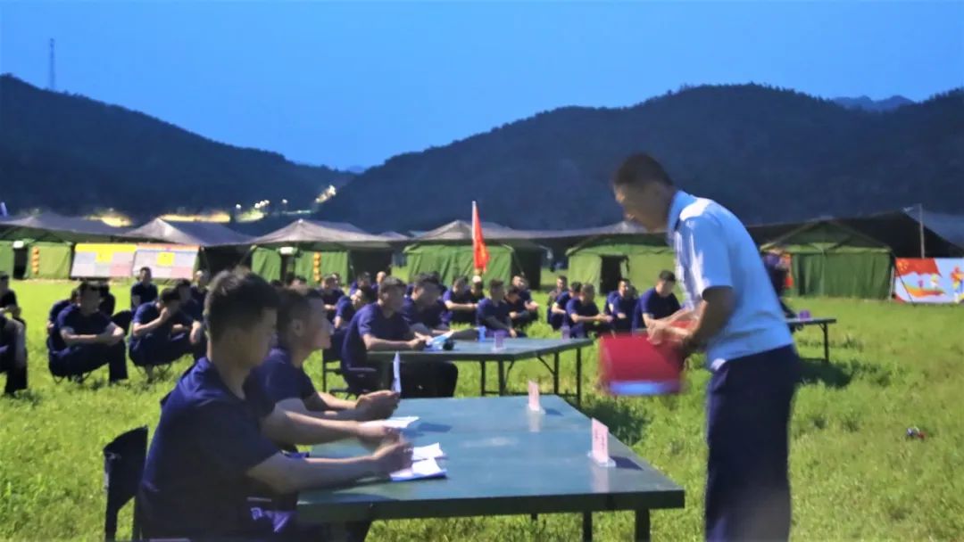 野外驻训丨三尺讲台论剑“四会”政治教员比武风起云涌
