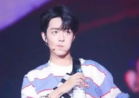 2018年肖战是不是世界首帅,肖战连续4年蝉联世首帅照片变化