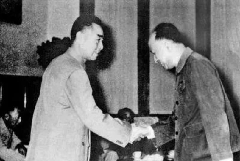 牛顿和爱因斯坦都有哪些成就,牛顿爱因斯坦两位最伟大的伟人