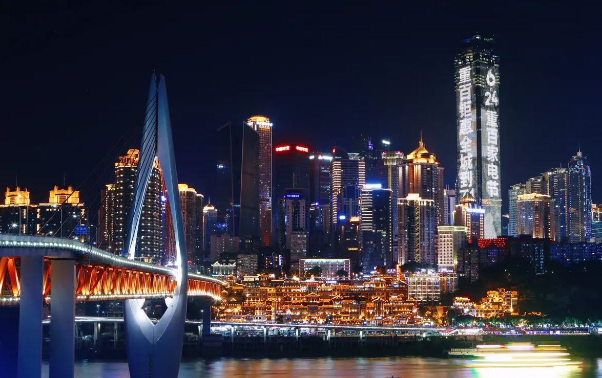重庆为什么是西南重要的城市,重庆和成都哪个城市更有发展潜力