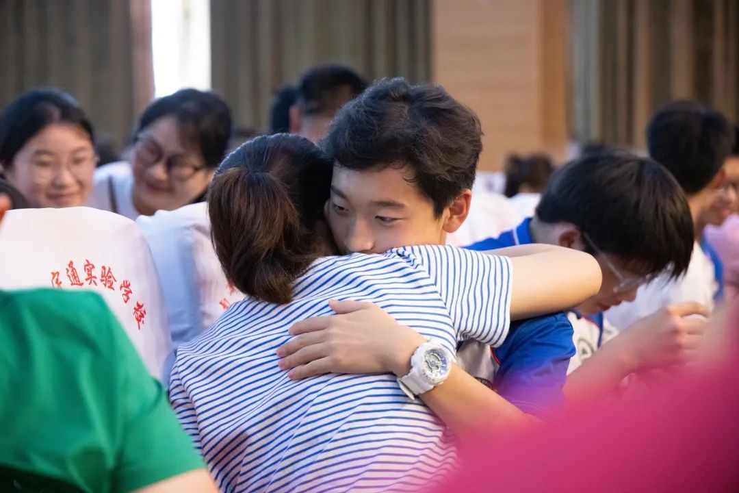 挥洒青春活力放飞青春梦想,激扬青春放飞梦想主题班会设计