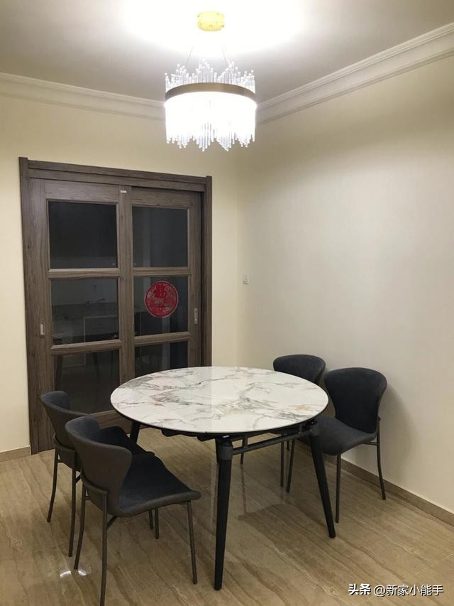 看她家入住后的精装房,全屋不做吊顶太喜欢了,简单不复杂