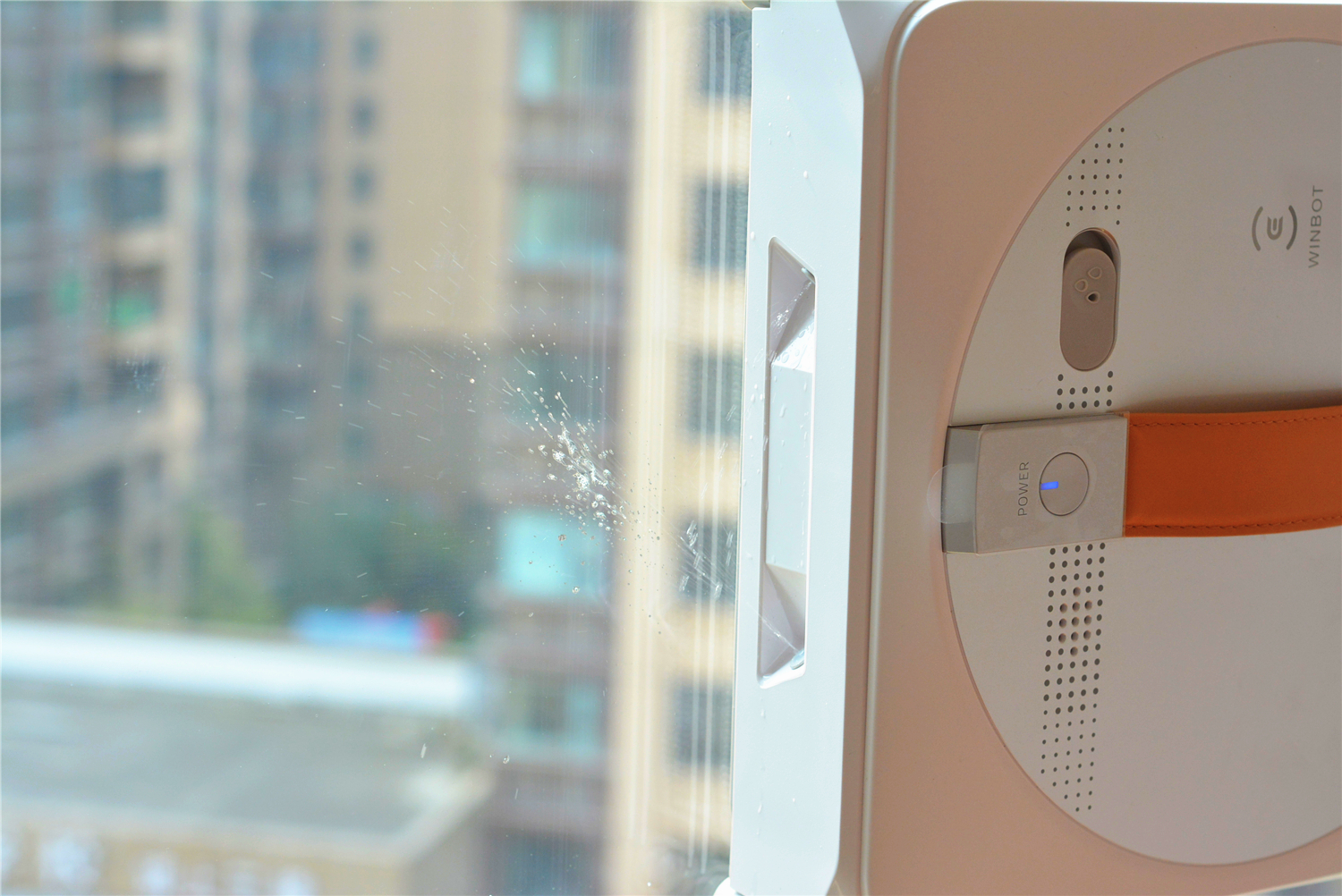 科沃斯擦窗教程,双向自动喷水擦玻璃