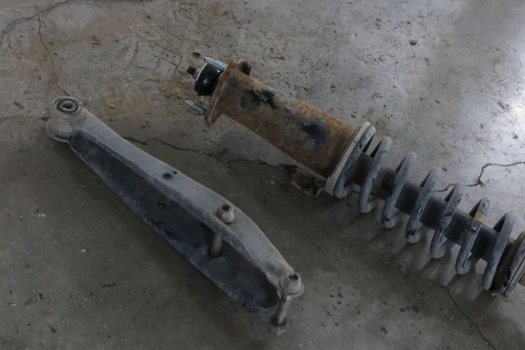 翻新车十二代皇冠修复全过程,12代皇冠25万公里要更换什么