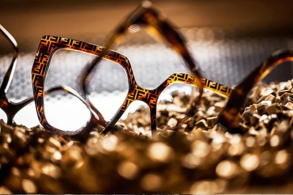 全球奢侈品眼镜集团,奢侈品集团巨头