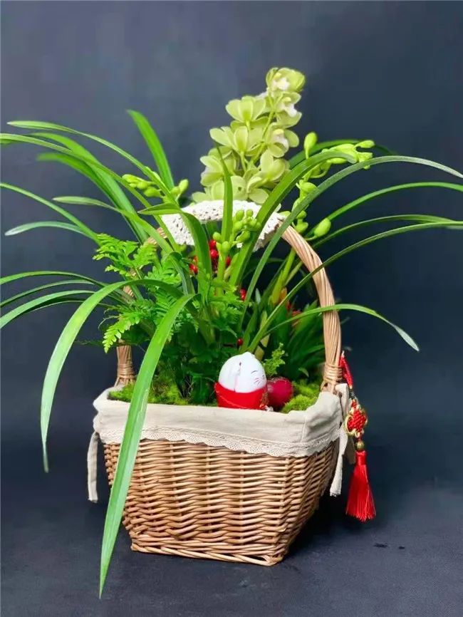 他在花市开了三家“非常规”花店，业绩不凡，成为同行学习的样板