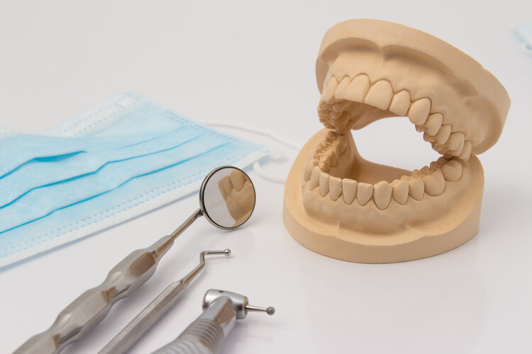 牙缝里很厚的牙结石怎样自己去除,牙缝里的牙结石如何清除干净