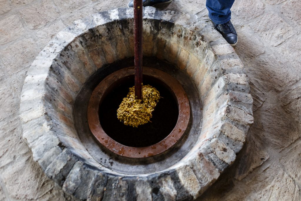 探秘古代酿酒工艺与酒具文化,探秘纯粮酿造酒