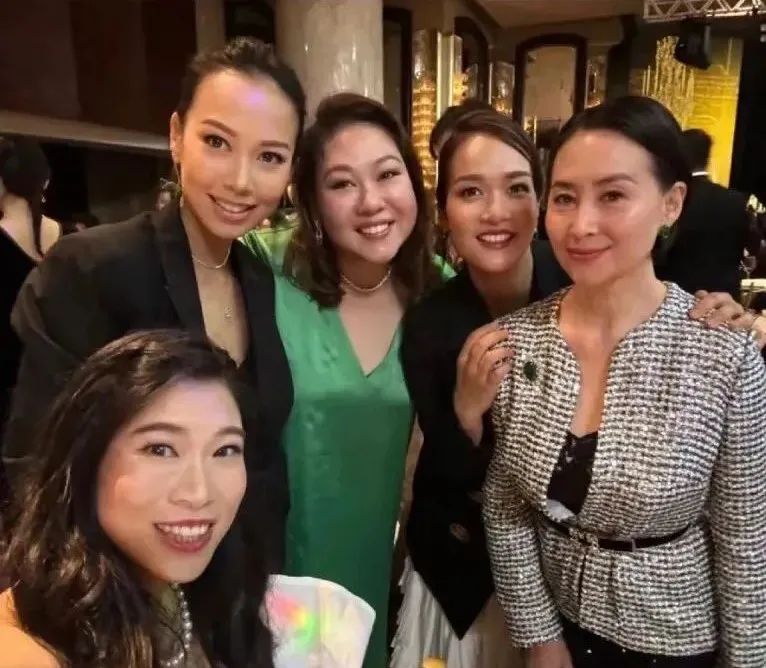 郭晶晶张曼玉合影,郭晶晶巩俐同框穿搭