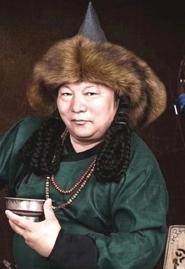 姊︿腑鐨勮崏鍘熷懆榧庢,鍛ㄩ紟妫嬫ⅵ涓殑鑽夊師