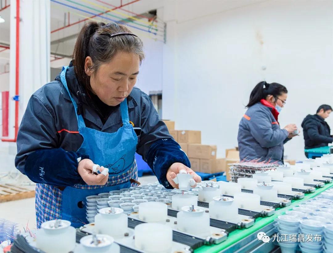 大江奔流长江经济带,大江奔涌绘宏图