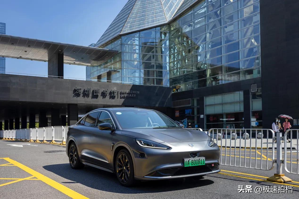 极狐阿尔法s对撞特斯拉modely,极狐阿尔法s全新hi版无人驾驶技术