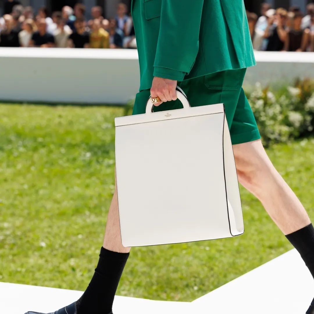 valentino2024春夏男装秀,valentino2022秋冬男装时装秀