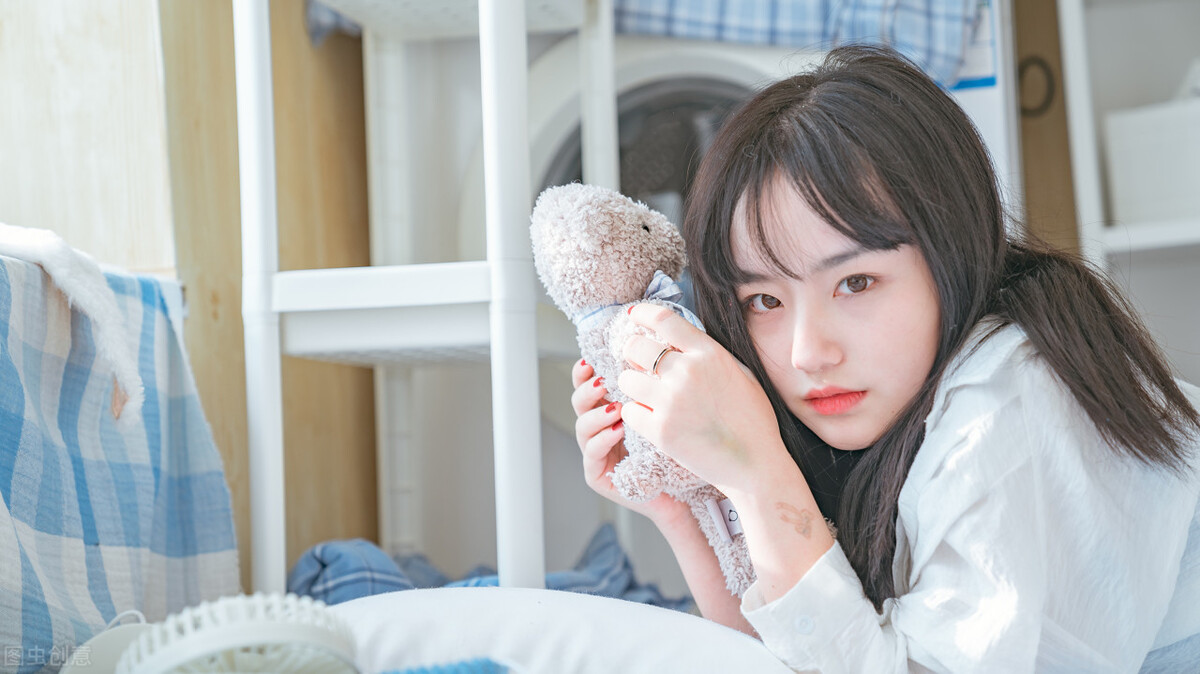 追女生男生应不应该主动,追女生情人节送什么礼物