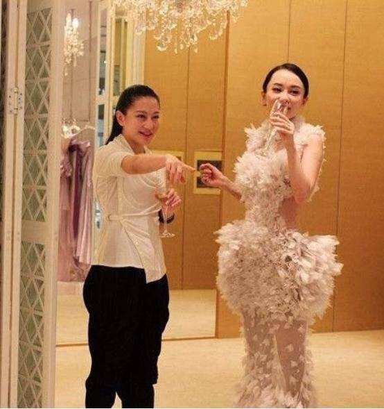 关晓彤穿什么衣服最漂亮了,关晓彤穿衣搭配很潮流