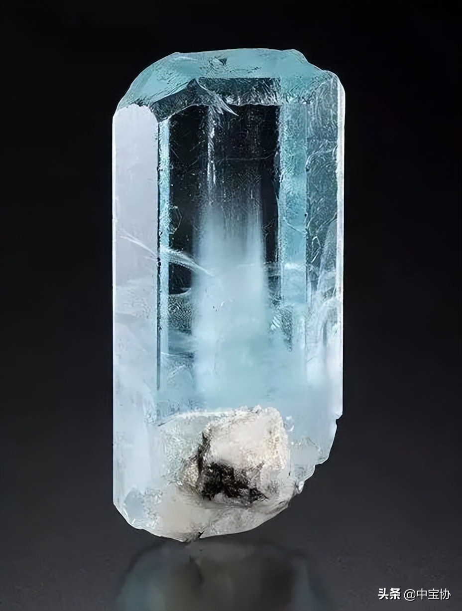 高雅的典范，海水之精华——海蓝宝石