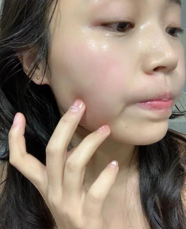 用什么粉底液都脱妆是什么原因,为什么涂完粉底液脸会脱妆