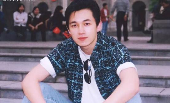 年轻时帅炸天的8位男星，中年后，有人胖快200斤，有人秃成地中海