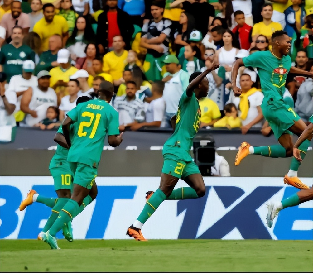 足坛悲喜一夜：国足连胜，德国巴西输球，C罗破纪录，哈兰德双响