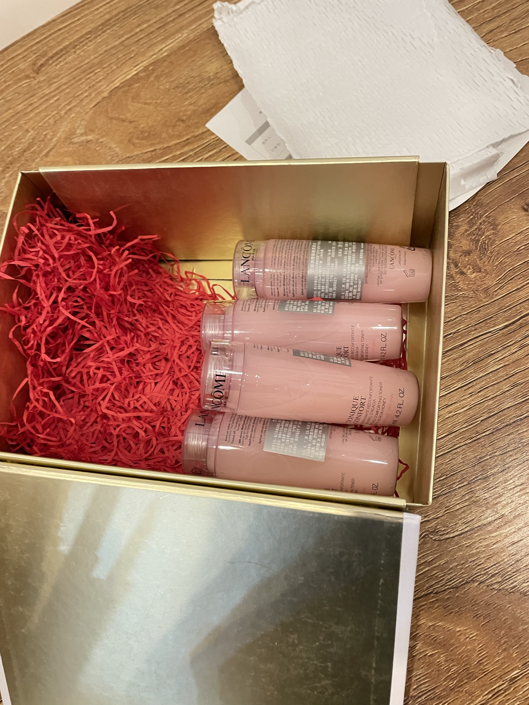 兰蔻大粉水适合什么肤质什么年龄,兰蔻粉水和兰蔻大粉水一样吗