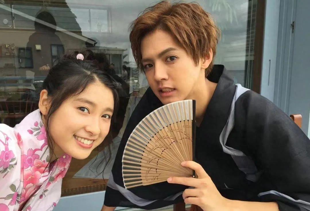 还记得《哥哥太爱我》的妹妹土屋太凤吗?她当妈妈啦!