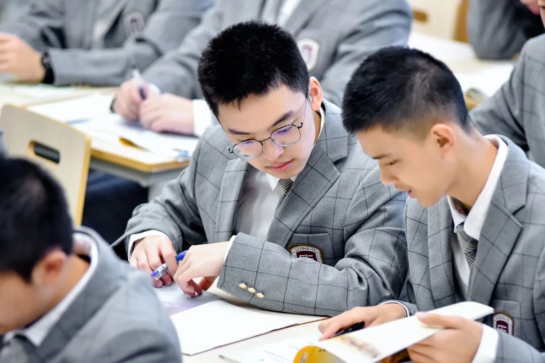 金苹果锦城一中，创办世界一流中学，做好受益终身的教育