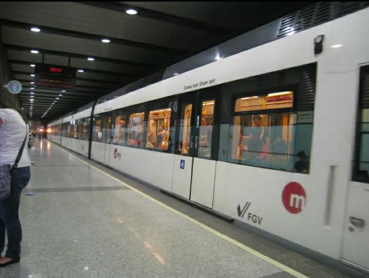 北京地铁公司一年盈利多少,北京地铁和深圳地铁哪个赚钱