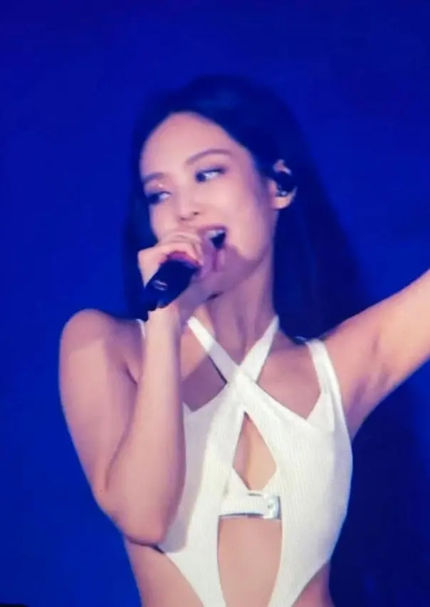 jennie韩国女穿搭,韩国女星jennie穿搭