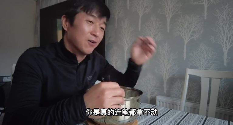 香港小伙月薪2万,执意要带2只猫移民英国,积蓄连机票都买不起