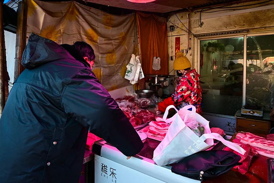 西山脚下的早市,闲逛最具人间烟火气的早市