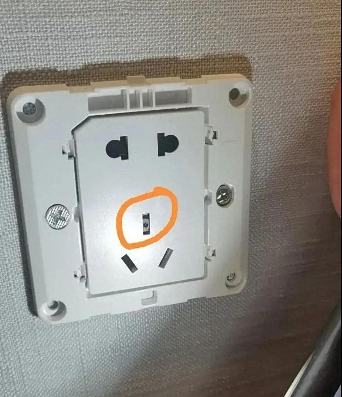 女生是如何在这些“不良网站”上被*拍偷**的？在家要小心