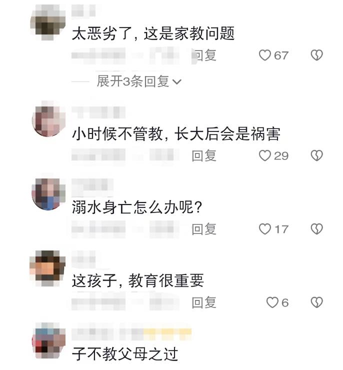 女子谈女儿遭玩伴踢下水,母亲谈女童被同伴踢下水