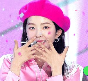 今年别再披头散发了三款减龄发型,秋冬季更适合有氛围感的发型