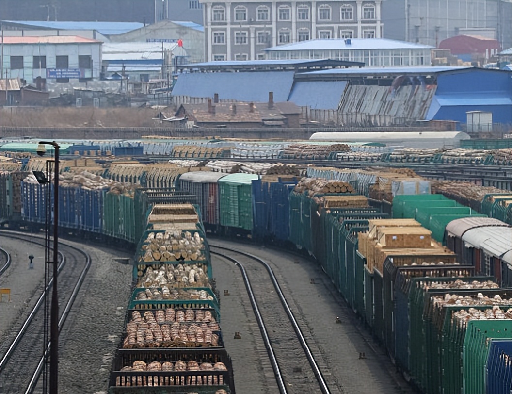 绥芬河的夏季,夕阳下的绥芬河