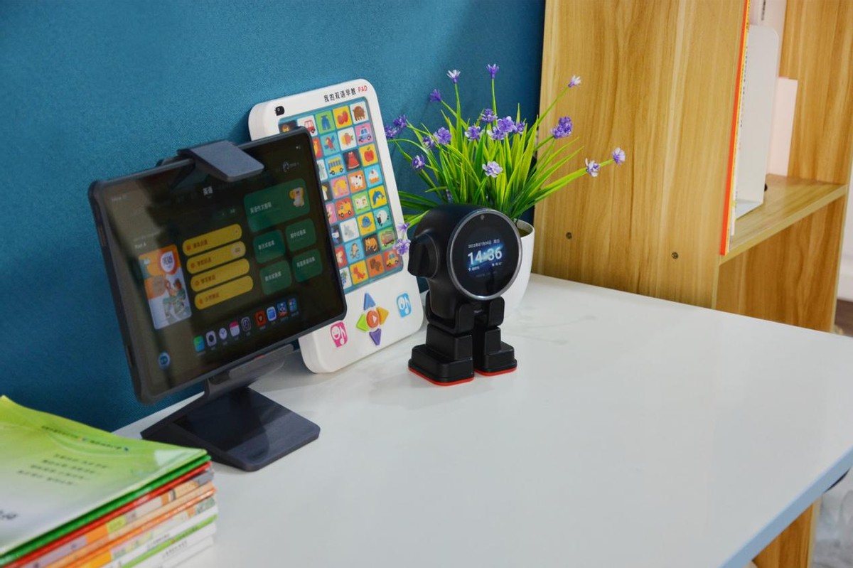 乐天派智能机器人,乐天派桌面机器人测评