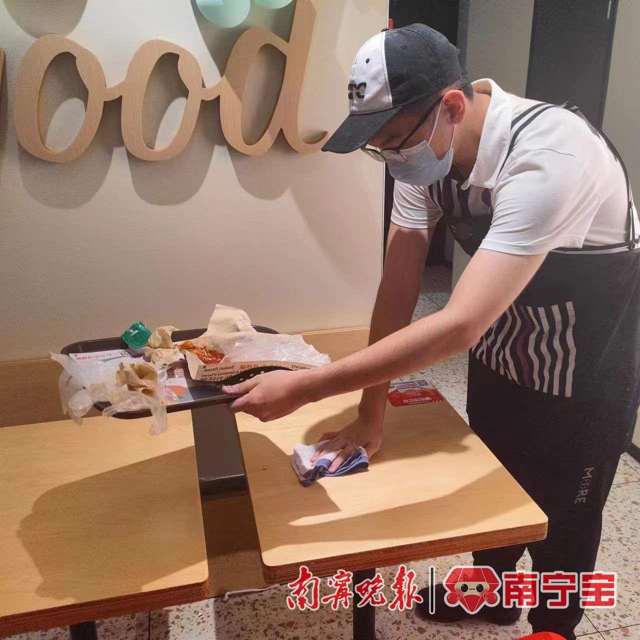 暑假适合摆摊卖花吗,单亲妈妈兼职摆摊卖花