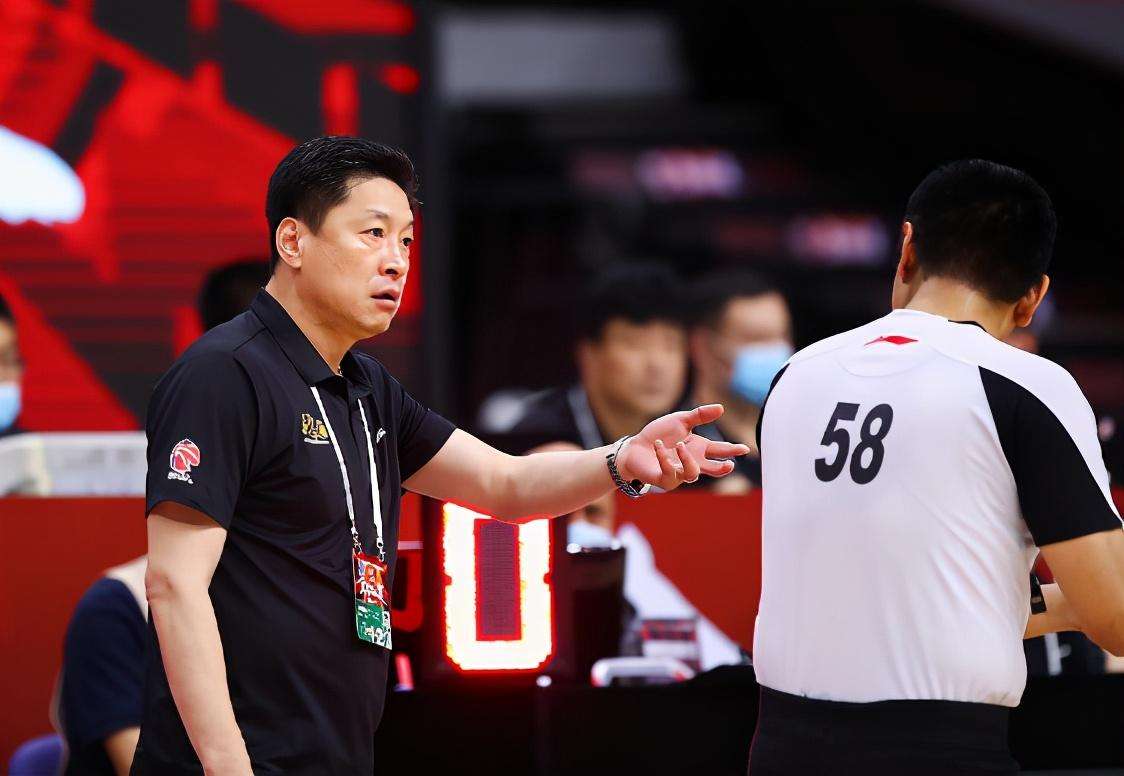 脾气最暴躁的篮球主教练,脾气暴躁的运动教练