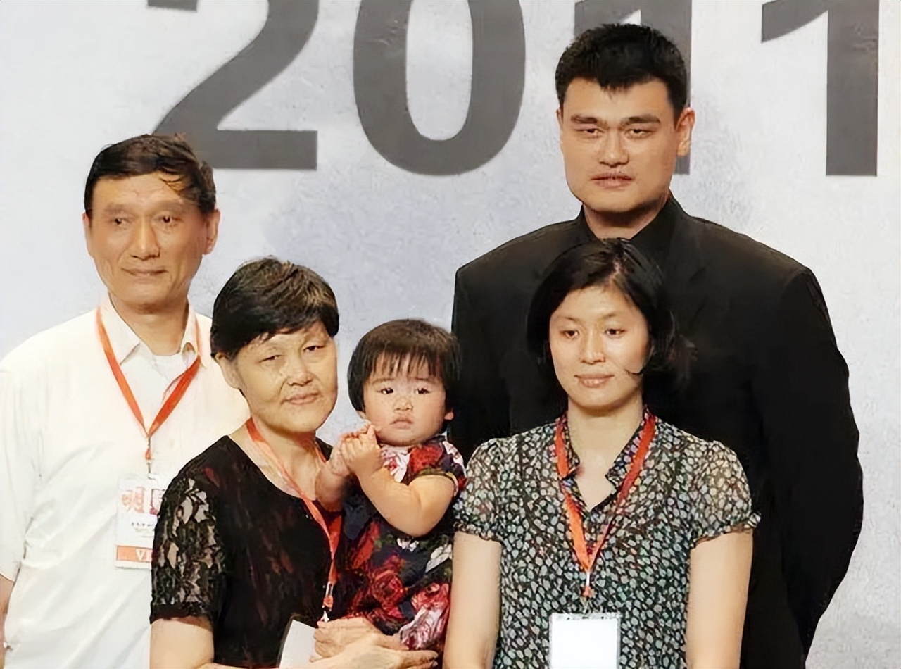 姚明和叶莉年龄,姚明与妻子叶莉