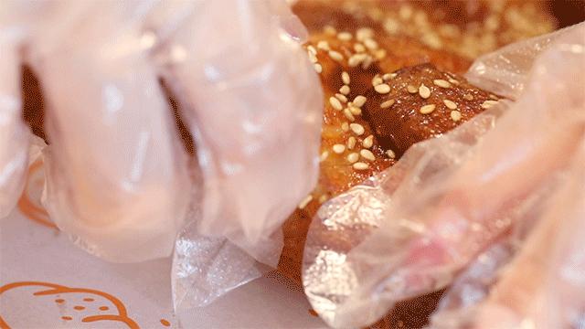 丹霞庄出现一个奇怪阿叔，一万块的店租竟卖起一元一只大鸡腿